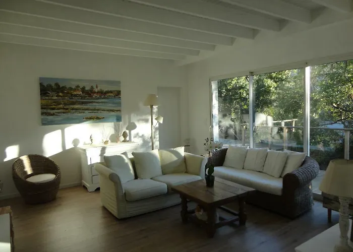 Maison Lumineuse Sous Les Pins Le Canon